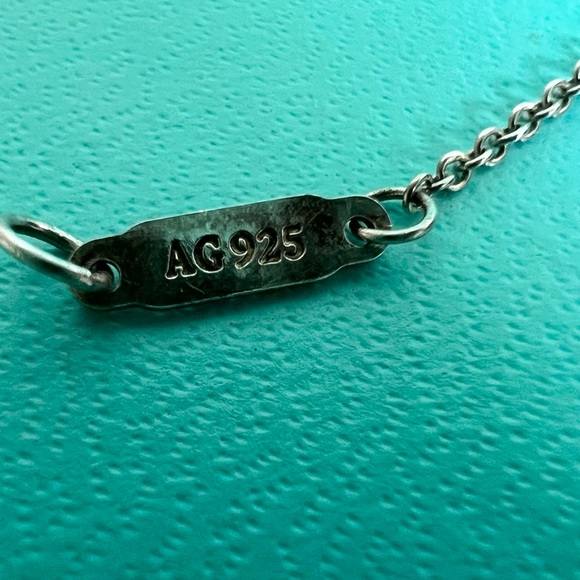 🔴Authentic TIFFANY & CO Large Sterling Silver Key Penden Necklace 🔴 - Picture 9 of 11